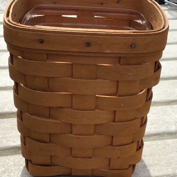 Longaberger Other - Longaberger Vintage 1996 handwoven basket with plastic insert.
